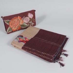 Bolso de Mano con Bordado Tradicional
